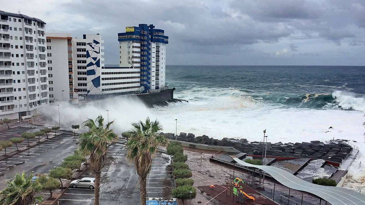 Riesenwellen auf Teneriffa: Vier Menschen getötet, eine Person vermisst - Panorama