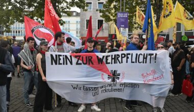 Demonstration Schulstreik gegen Wehrpflicht am Freitag (5.12.) in Augsburg