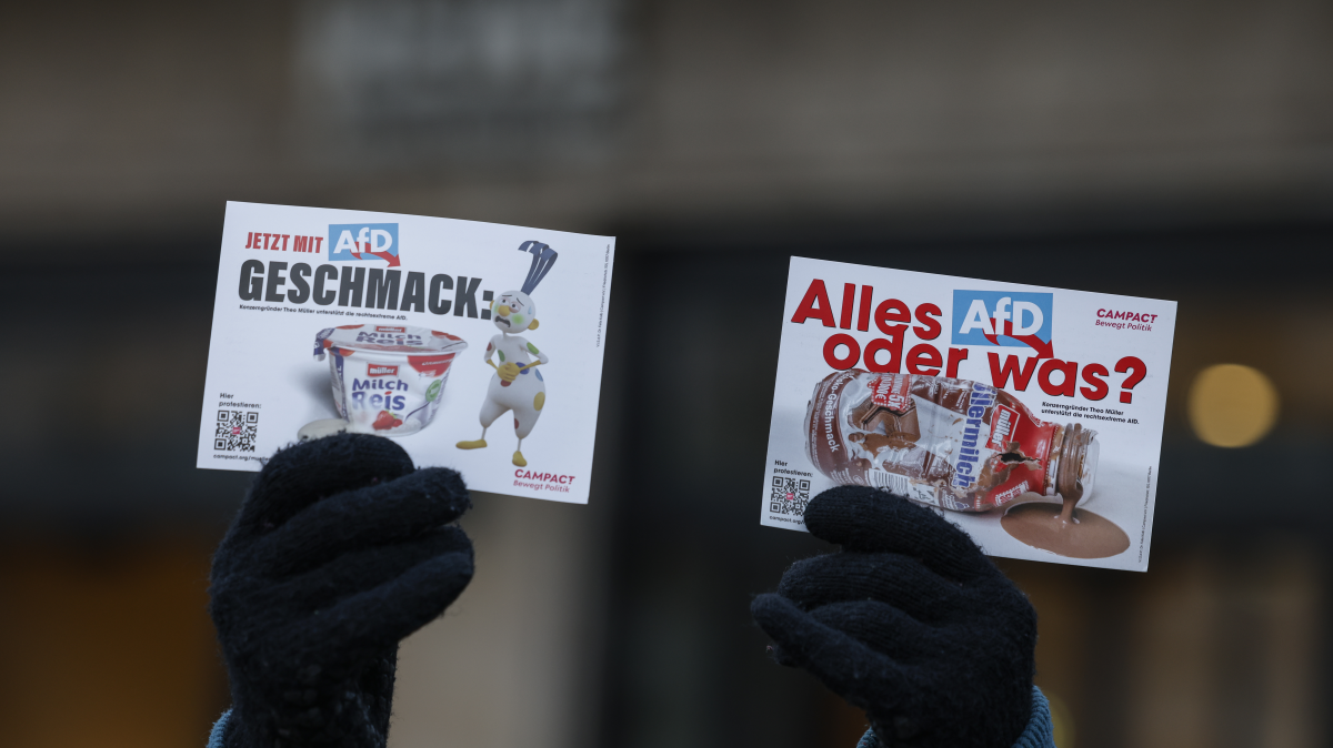 Aktivisten demonstrieren in Augsburg gegen Verbindung zur AfD