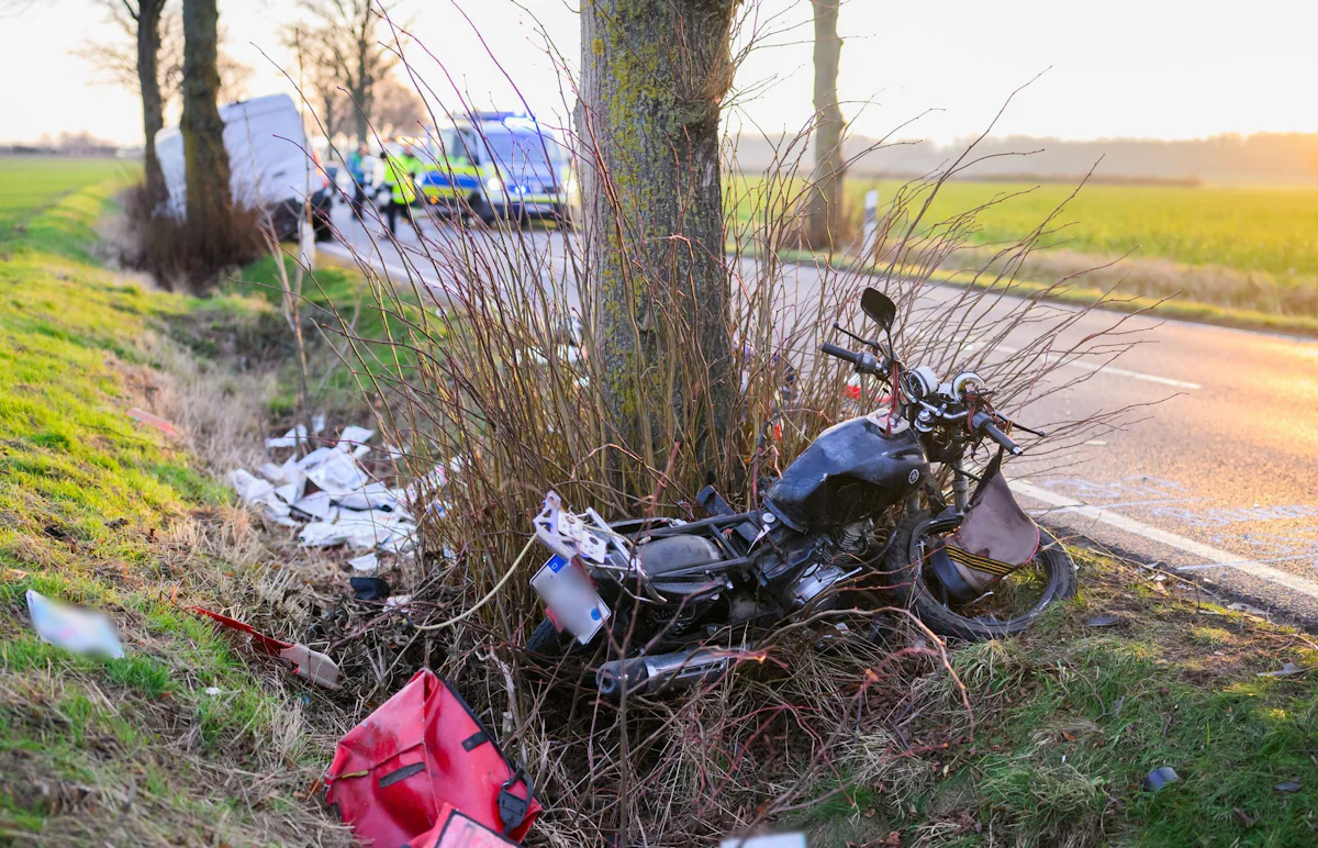 Region Hannover - Zweiradfahrer stirbt nach Zusammenstoß mit Transporter - Panorama