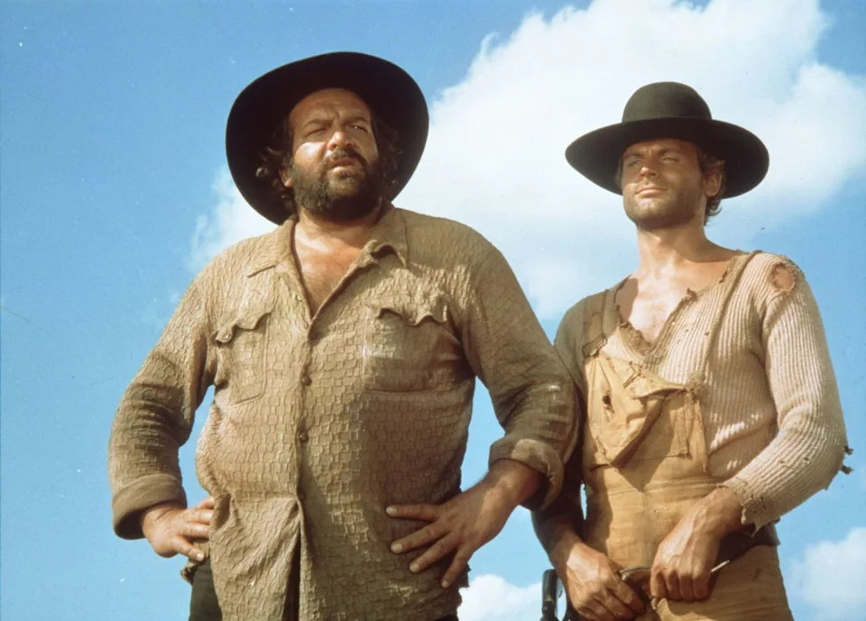 Bud Spencer und Terence Hill kannten sich bereits aus ihrer gemeinsamen Zeit in der Schwimmabteilung von Lazio Rom. Freunde wurden sie aber erst, als sie sich gemeinsam in Westernparodien wie "Die rechte und die linke Hand des Teufels" (Mittowch, 24.12., 20.15 Uhr, Kabel Eins) austoben durften. (Bild: Tobis Film)