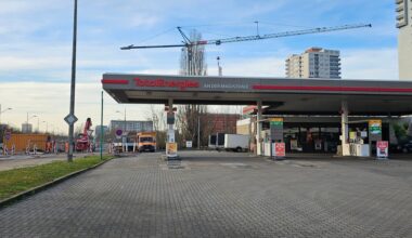 Diese Tankstelle liegt an einer der meistbefahrenen Straßen der Stadt. Trotzdem fristet  sie ein trauriges Dasein.