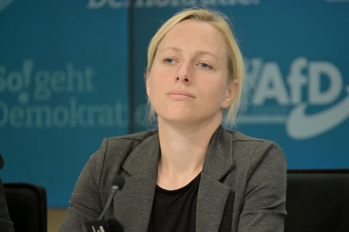 26.09.2024, Brandenburg, Potsdam: Lena Kotre, stellvertretende Landesvorsitzende der AfD Brandenburg, bei einer Pressekonferenz nach der konstituierenden Sitzung der Brandenburger AfD-Fraktion. Foto:  ...