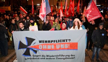 Münchner Wehrpflicht-Protest: „Wir machen nicht mit bei eurem Kriegsdienst“ - München