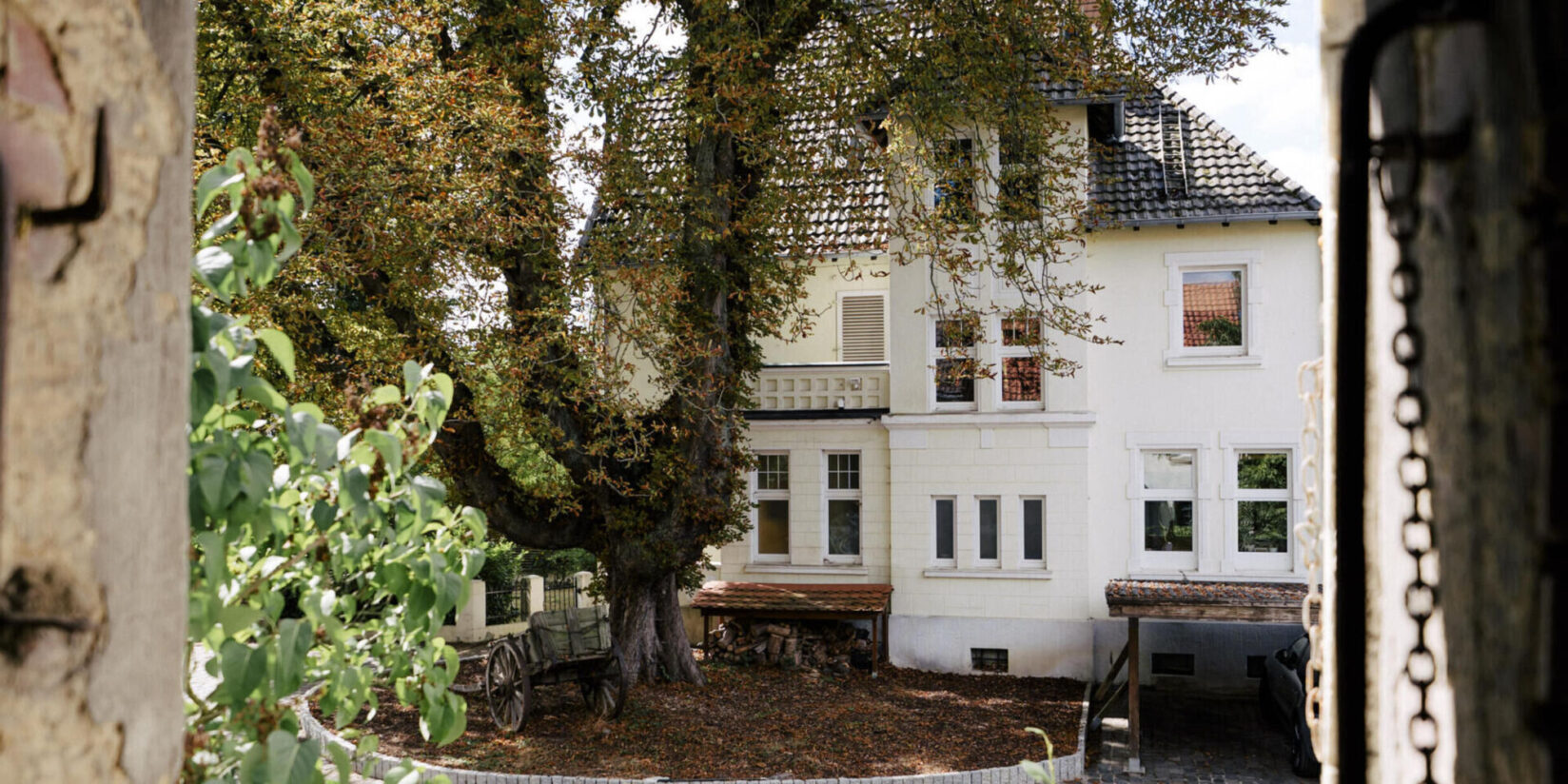 Ehemaliger Bauernhof steht samt Scheune zum Verkauf