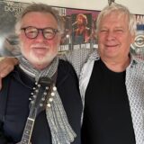 Rudi Mika und Hans Haack (v.l.l) freuej sich auf ein letztes Konzert im Café Alt Wien von Michael Cadek am 20. Dezember.