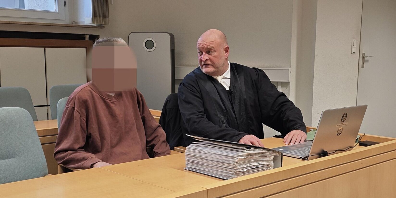 Essener Anwohner droht mit Messer"