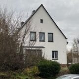 Wie ein Fremdkörper wirken dieses Haus und seine Bewohner am Graffweg in Brackel.