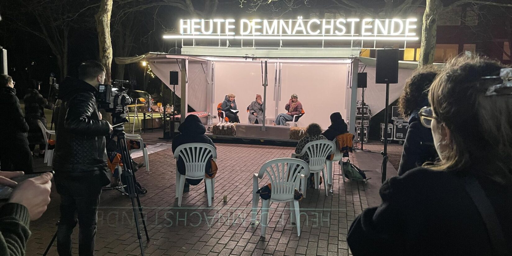 Grand Snail Tour in Holzwickede: Lichtinstallation vor Edeka