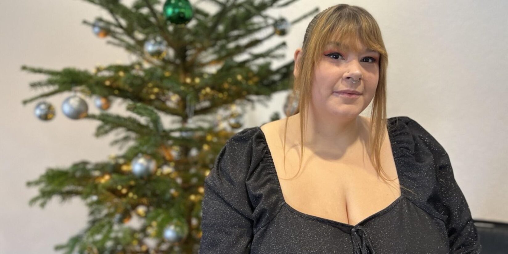 Laura Seitz baut Kulissen für Fotoshooting