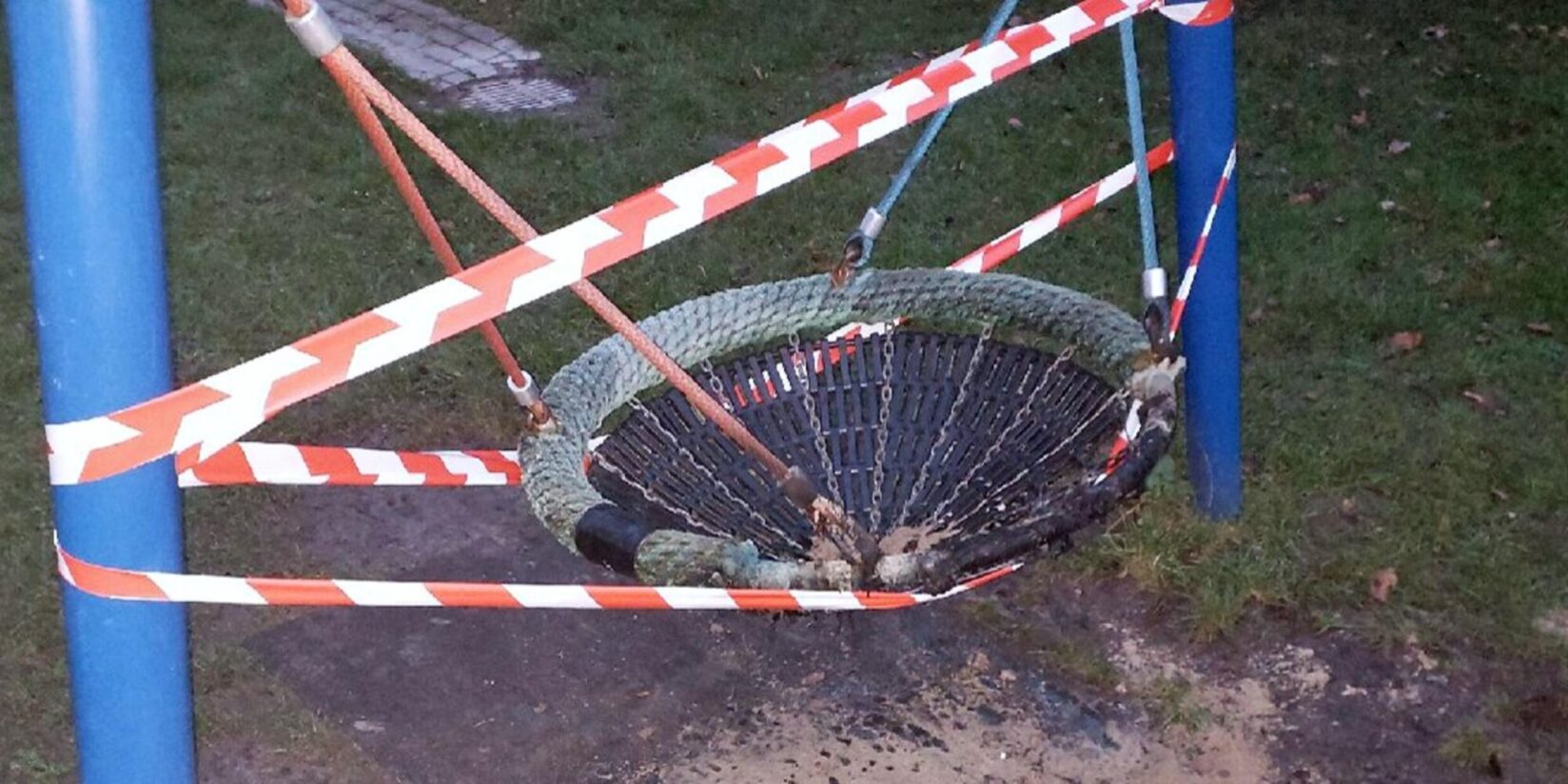 Herten: Brandstiftung - Feuerwehr rückt zu Spielplatz im Backumer Tal aus