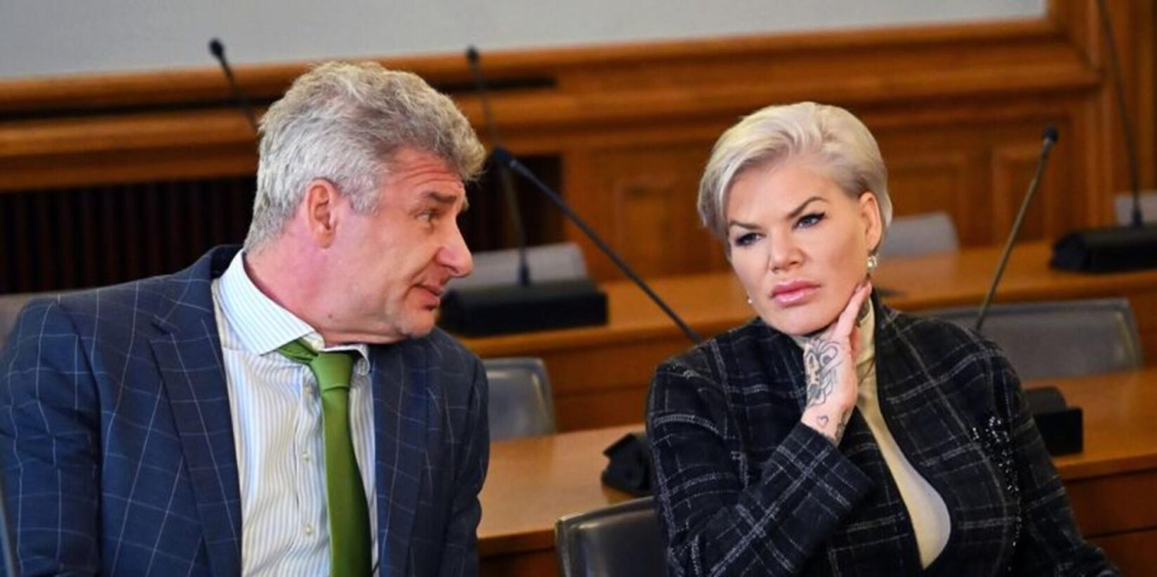 Melanie Müller weist Hitlergruß-Vorwurf erneut zurück