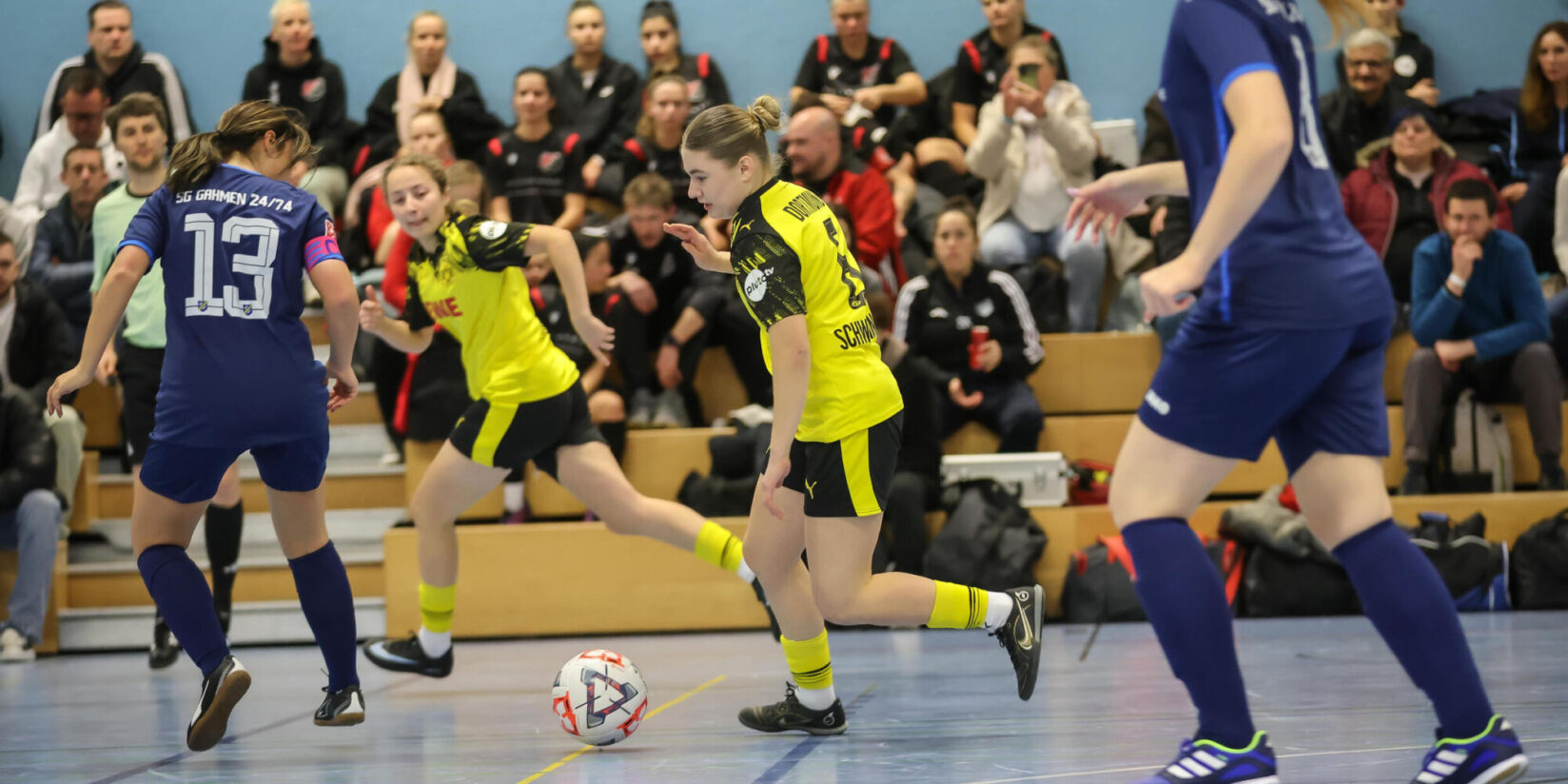 BVB und Brechten in Endrunde