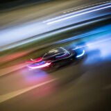 Aufnahme eines Autos auf der Autobahn.