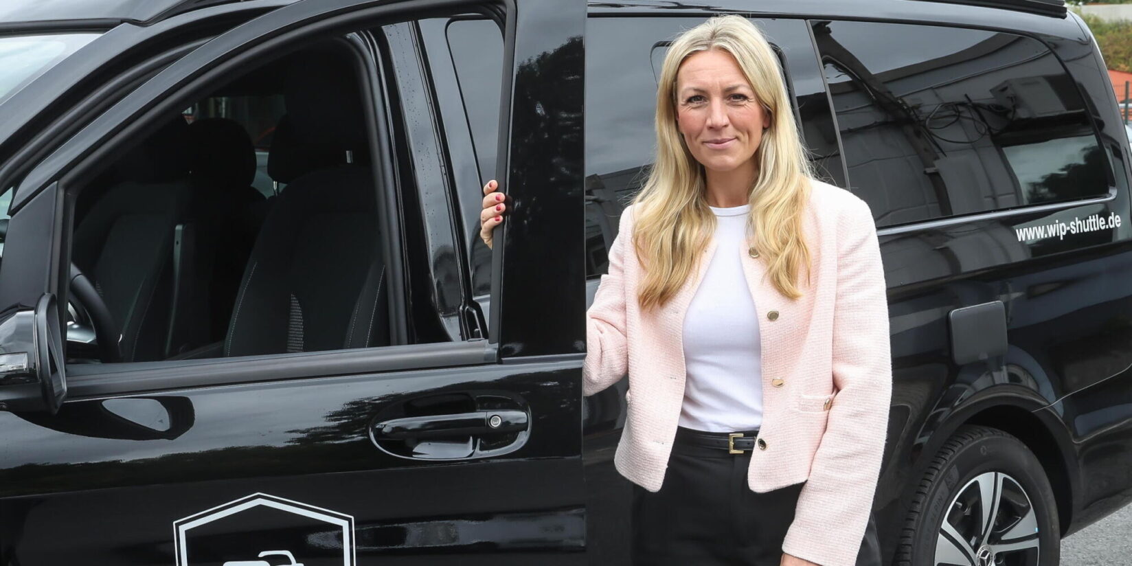 Katharina Widliczek geht mit Shuttle-Service eigenen Weg