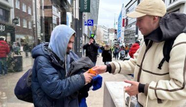 Felix Bekmann hilft Obdachlosen in Dortmund mit Kleidung und Essen