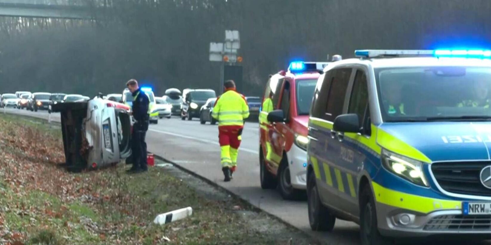 Unfall auf A45 beim Autobahnkreuz Dortmund-Süd: Möglicher Glätteunfall