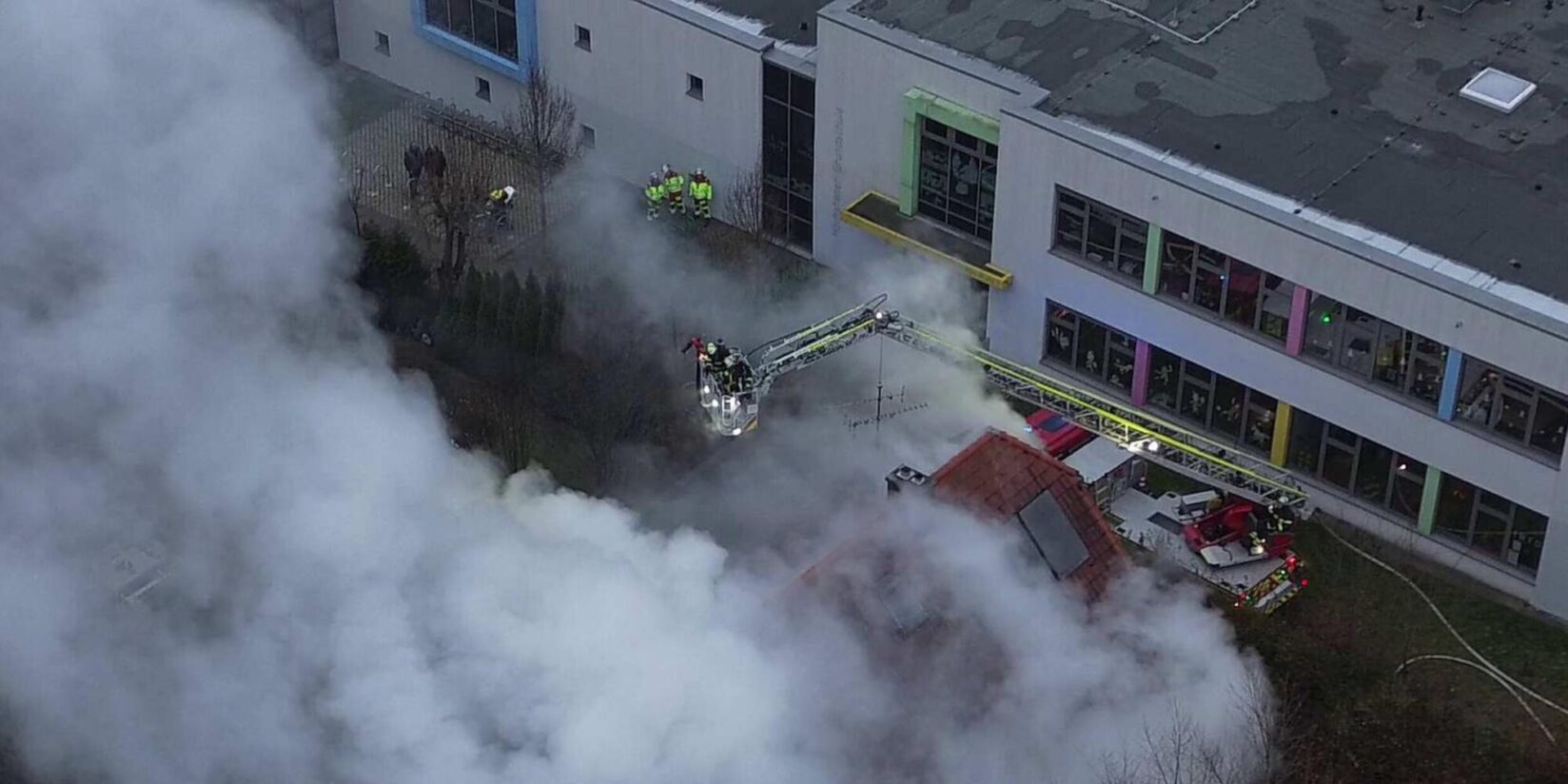 Einfamilienhaus brennt nahe Höchstener Grundschule