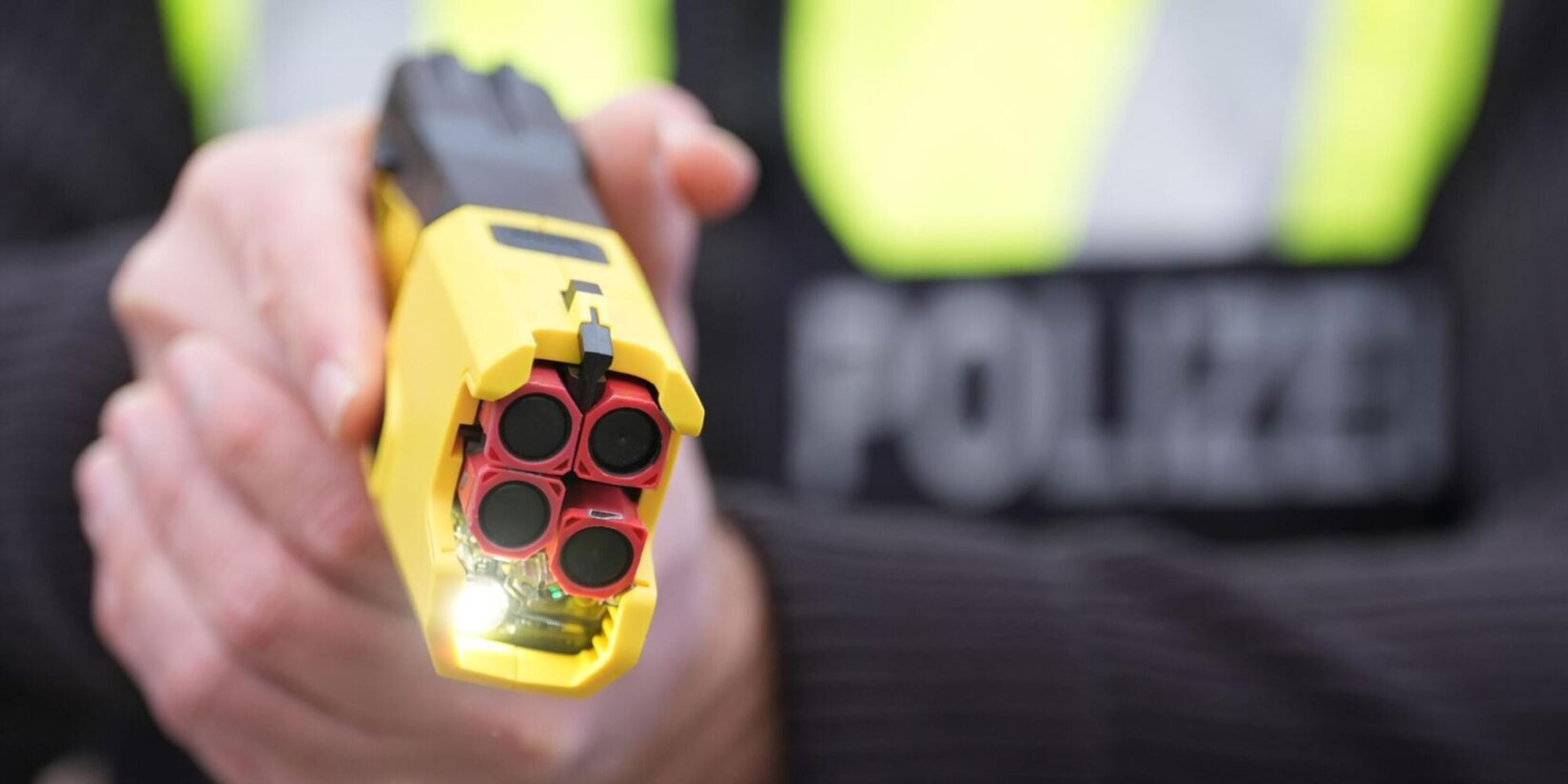 Polizei Dortmund tasert Mann mit Axt: Autos beschädigt