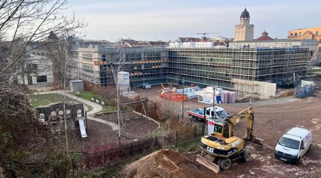 Blick auf die Baustelle der neuen Grundschule im Stadtzentrum von Halle