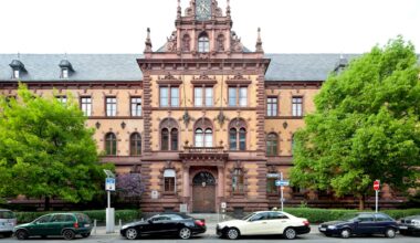 Gericht entlässt Freundin des Putsch-Prinzen aus U-Haft | Regional