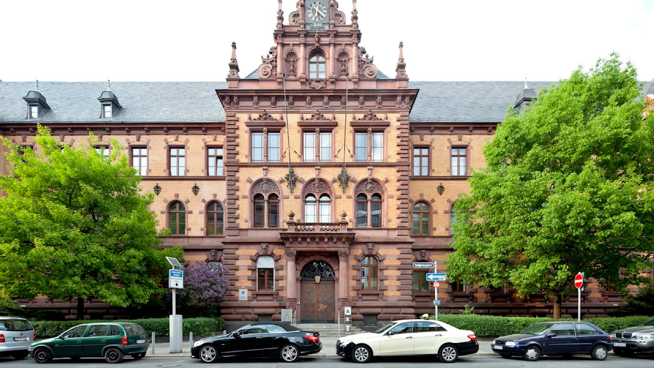 Gericht entlässt Freundin des Putsch-Prinzen aus U-Haft | Regional