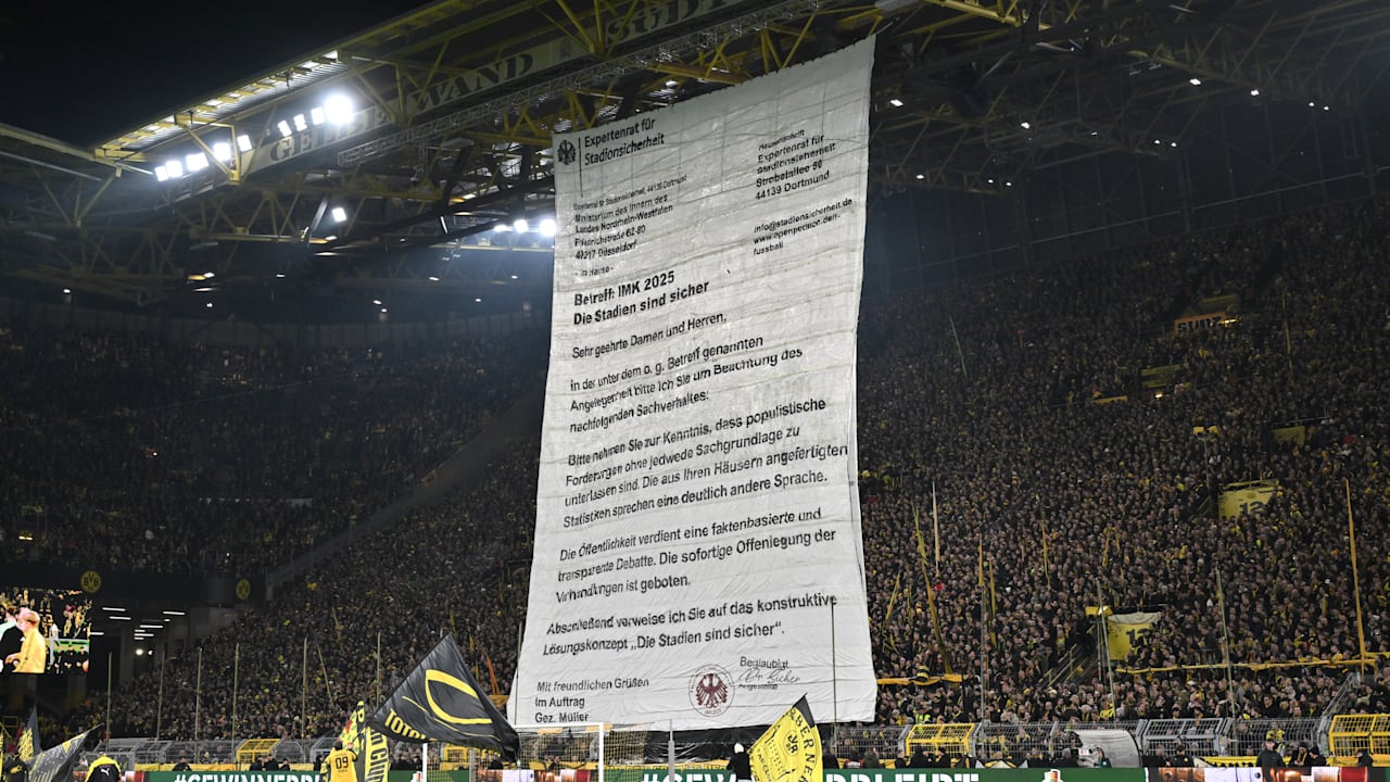 DFB-Pokal: Riesiger Brief in der BVB-Kurve! | Sport