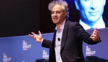 Palantir-CEO Alex Karp teilt aus.