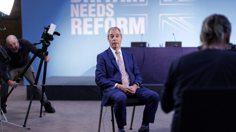 Nigel Farage, Scharfmacher in Grossbritannien? Von wegen! Seine Partei Reform UK ist in der Praxis viel gemässigter als angenommen, schreibt der Economist