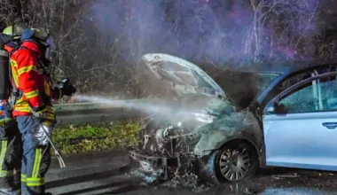 VW geht in Flammen auf: Langer Stau auf Südtangente - Karlsruhe