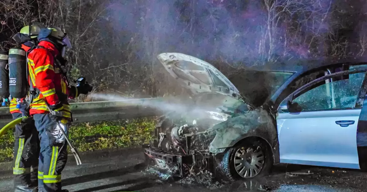 VW geht in Flammen auf: Langer Stau auf Südtangente - Karlsruhe