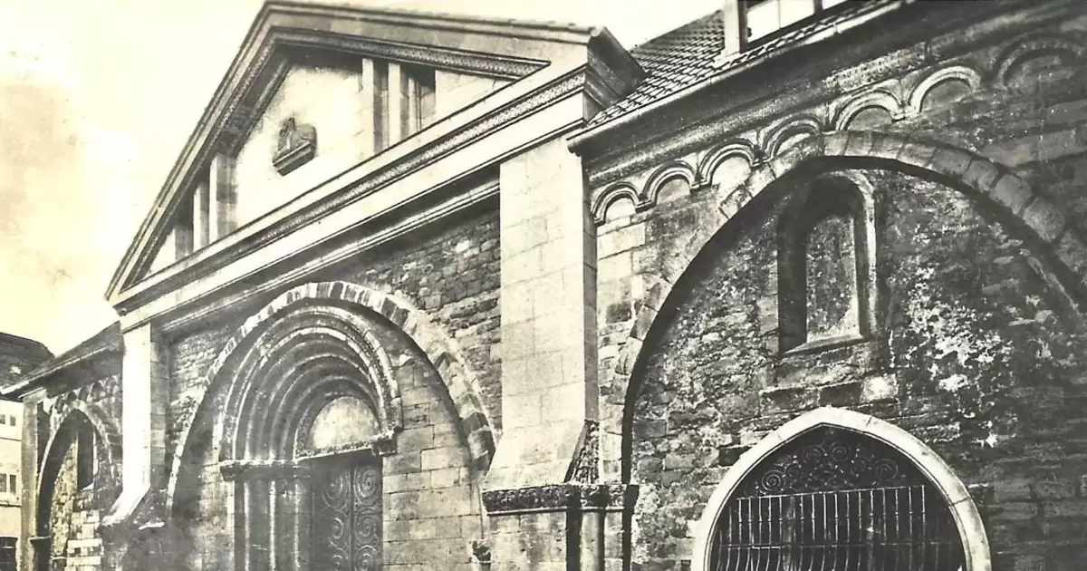 Frankenthals Erkenbertportal: Ein Juwel, das auf Ansichtskarten glänzt - Frankenthal