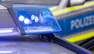 Auffahrunfall mit mehreren Fahrzeugen – A81 gesperrt - Baden-Württemberg