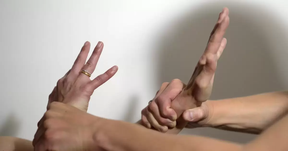 Beziehungsstreit eskaliert: 54-Jährige wehrt sich mit Messer gegen Übergriffe - Ludwigshafen