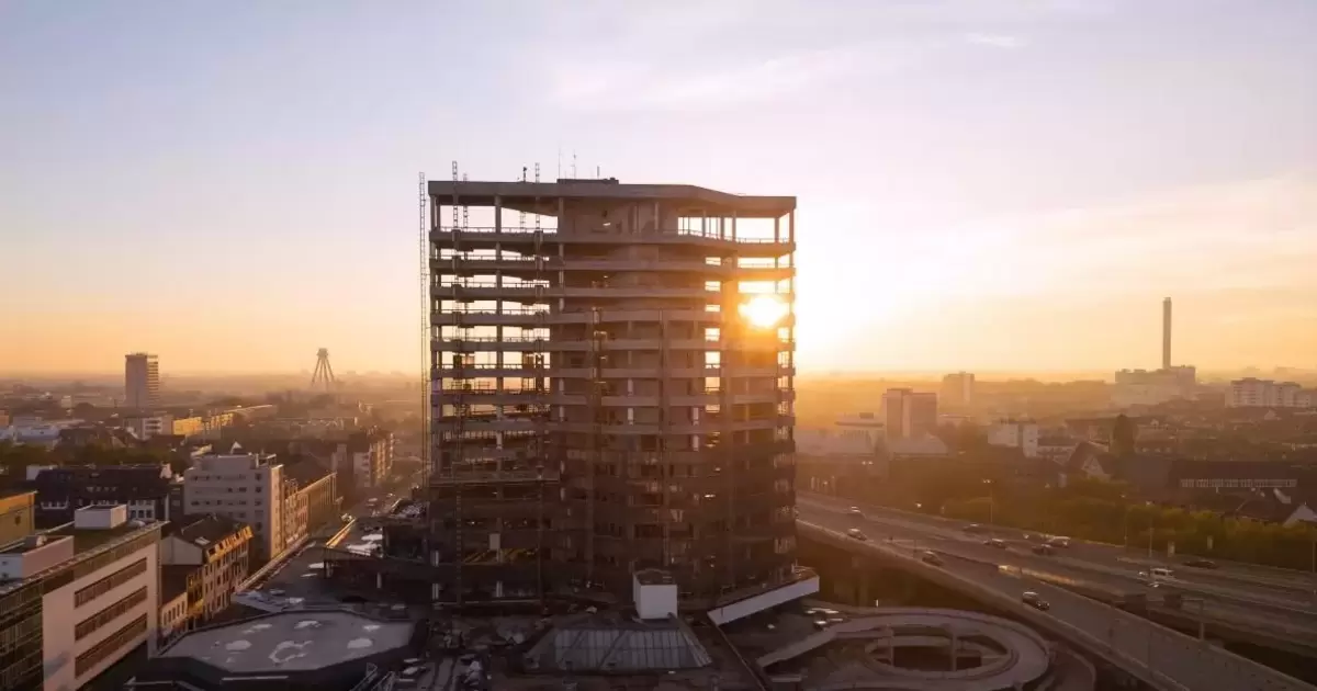 Rathausturm schrumpft: Abriss kommt voran, bald geht’s vom Boden aus weiter - Ludwigshafen