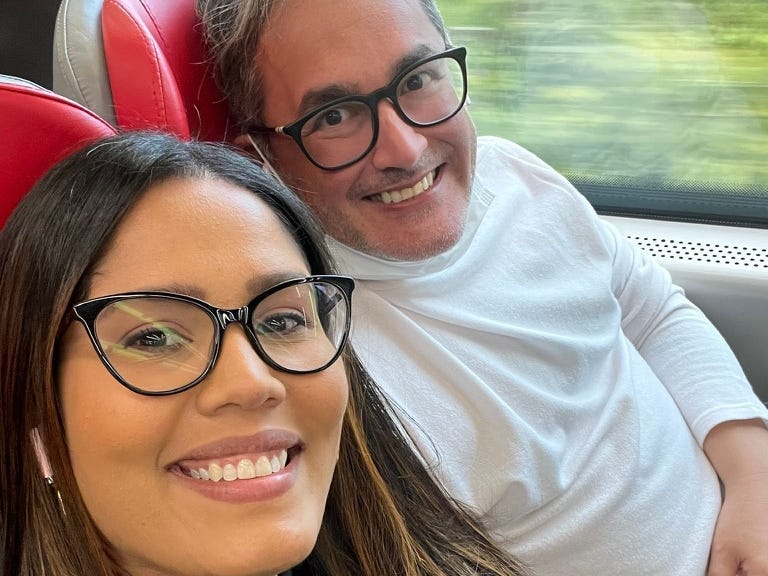 Burgos und ihr Ehemann bei einem Ausflug.