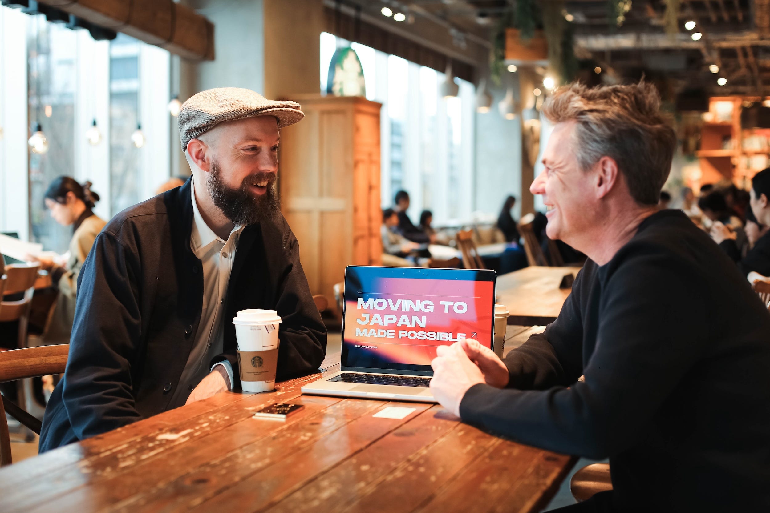 Woolsey gründete ein Unternehmen, das anderen dabei hilft, nach Japan zu ziehen.