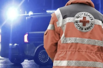 Unfall A4: A4 für 14 Stunden gesperrt: Ein Toter, Mercedes und Lkw-Anhänger brennen