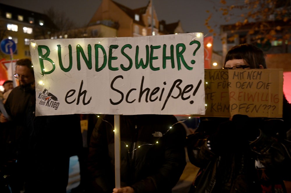 Trotz aller Bemühungen in der Öffentlichkeitsarbeit genießt die Bundeswehr unter manchen jungen Menschen noch einen durchwachsenen Ruf.