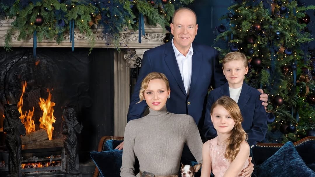 Monacos royales Weihnachtsfoto begeistert mit Chihuahua | Unterhaltung