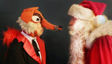 Nehmen nach über 40 Jahren Weihnachtsrevue im Steintor ihren Bühnen-Abschied: Herr Fuchs alias Helmut Rosenkranz (l.) und Hartmut Reszel als Weihnachtsmann, Stückeschreiber, Komponist und Regisseur der Revue.