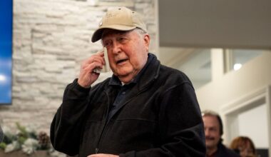 Sam Weidenhofer übergibt weinendem Ed Bambas Millionenscheck | Unterhaltung