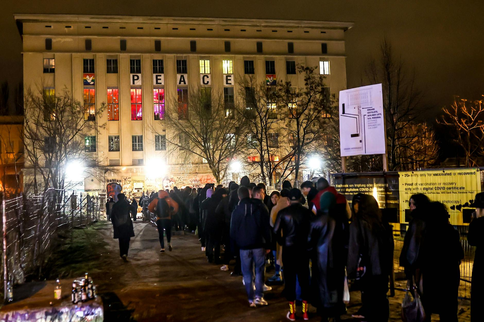 Die härteste Tür der Welt: Wenn man Pech hat, stand man für das Berghain stundenlang an – und bleibt draußen.