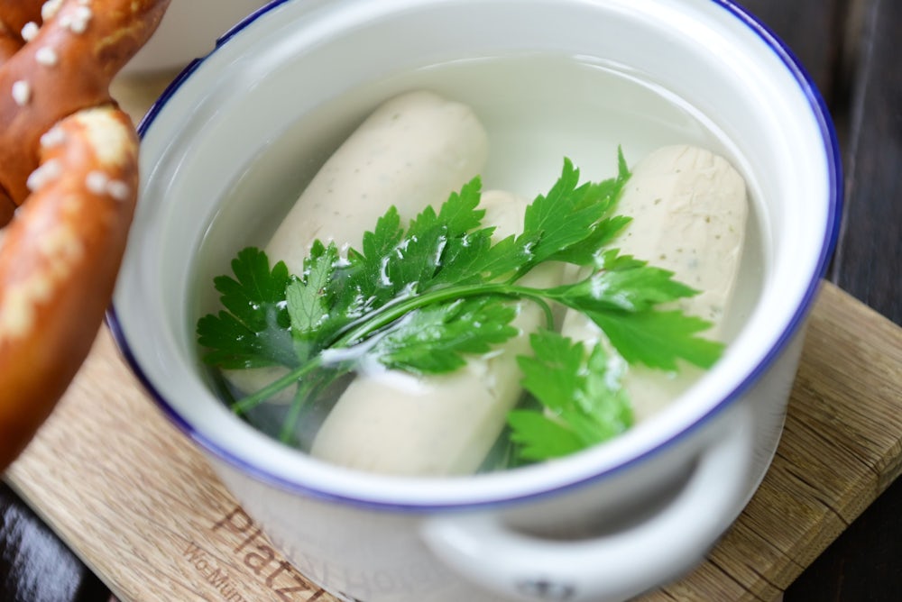 Weißwürste gibt es im Ayinger in der Au zum Beispiel auch vegan.