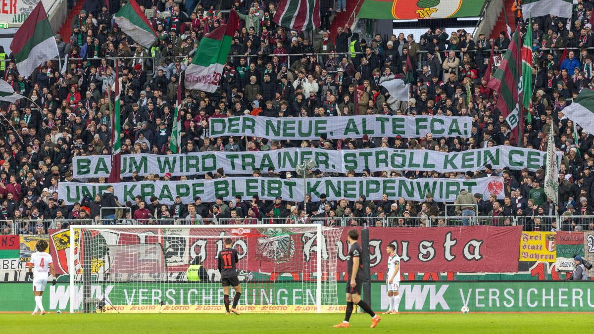 FC Augsburg Ultras protestieren gegen Vereinspolitik mit Kritik