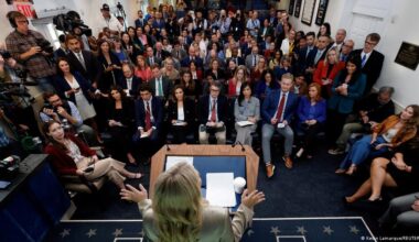 Trumps Regierung nimmt Medien ins Visier – DW – 07.12.2025