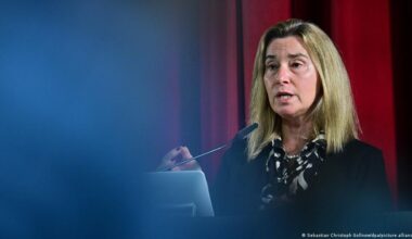 Ex-EU-Außenbeauftragte Mogherini festgenommen – DW – 02.12.2025