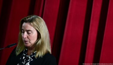 Federica Mogherini tritt zurück – DW – 04.12.2025