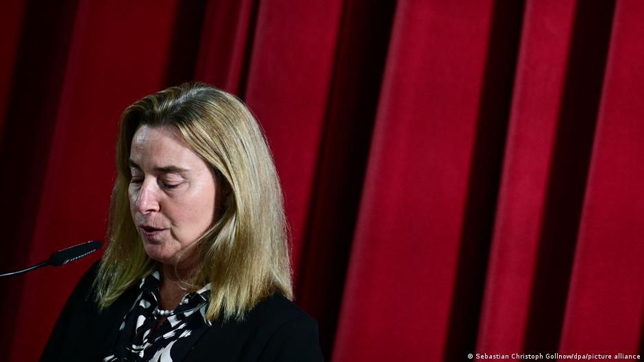 Federica Mogherini tritt zurück – DW – 04.12.2025