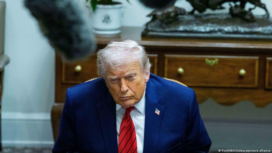 Holt Trump Italien, Österreich, Polen und Ungarn aus der EU? – DW – 12.12.2025